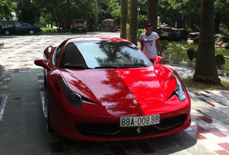 Siêu xe Ferrari 458 Italia màu đỏ biển số đẹp của tỉnh Vĩnh Phúc. Ảnh: BĐVN